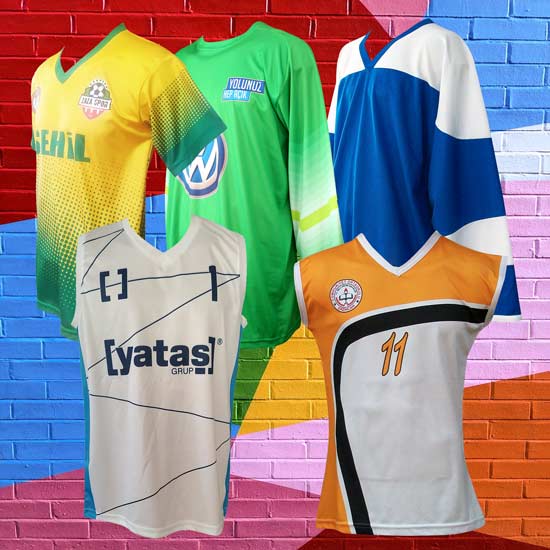 futbol, basketbol, hokey ve voleyboldan oluşan sporcu formaları